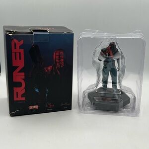 7” Figurine Ruiner With Display Base Special Reserve DAMAGED BOX